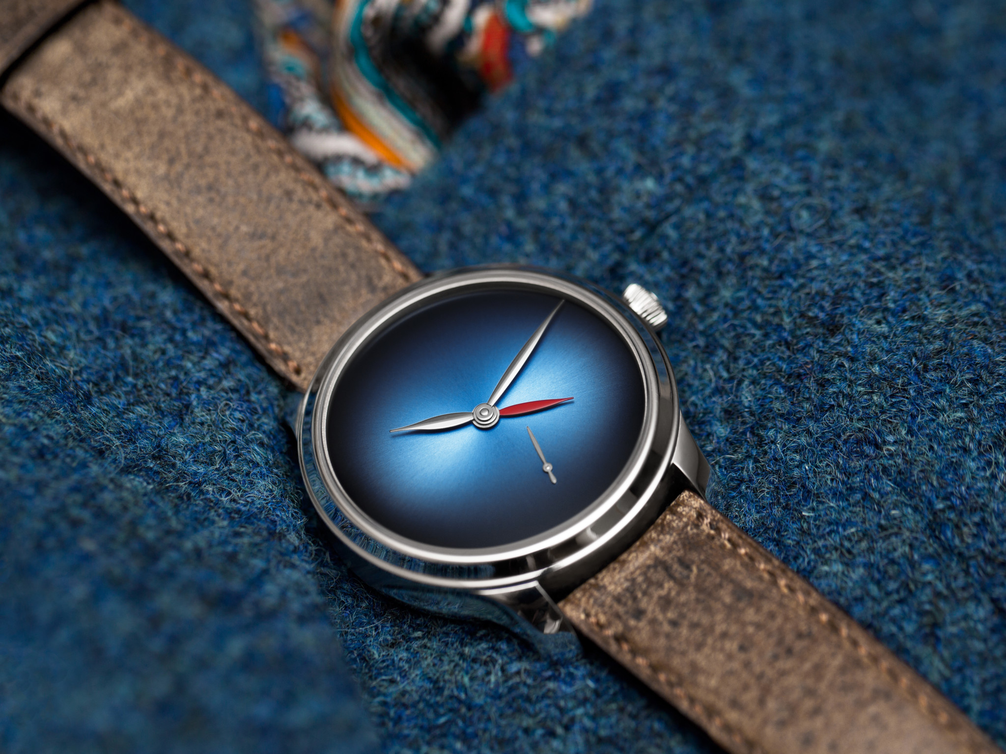 H. Moser & Cie Cuts The Clutter On Endeavour Dual Time