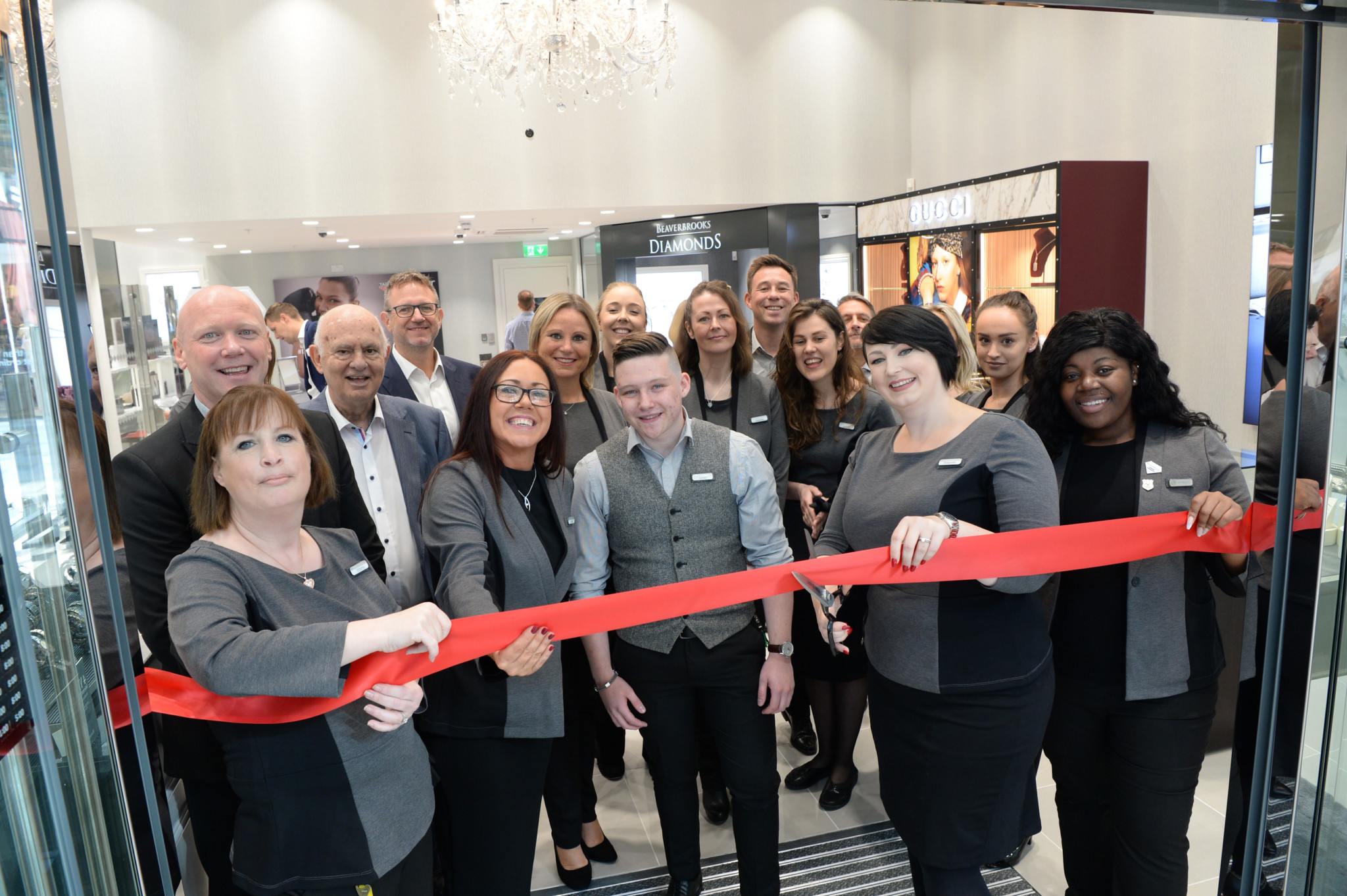 The bracknell store opened as an anchor tenant at the new lexicon shopping centre.