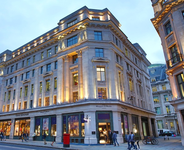 Frenzied Gang Raids Mappin & Webb Flagship As Shoppers Look On In