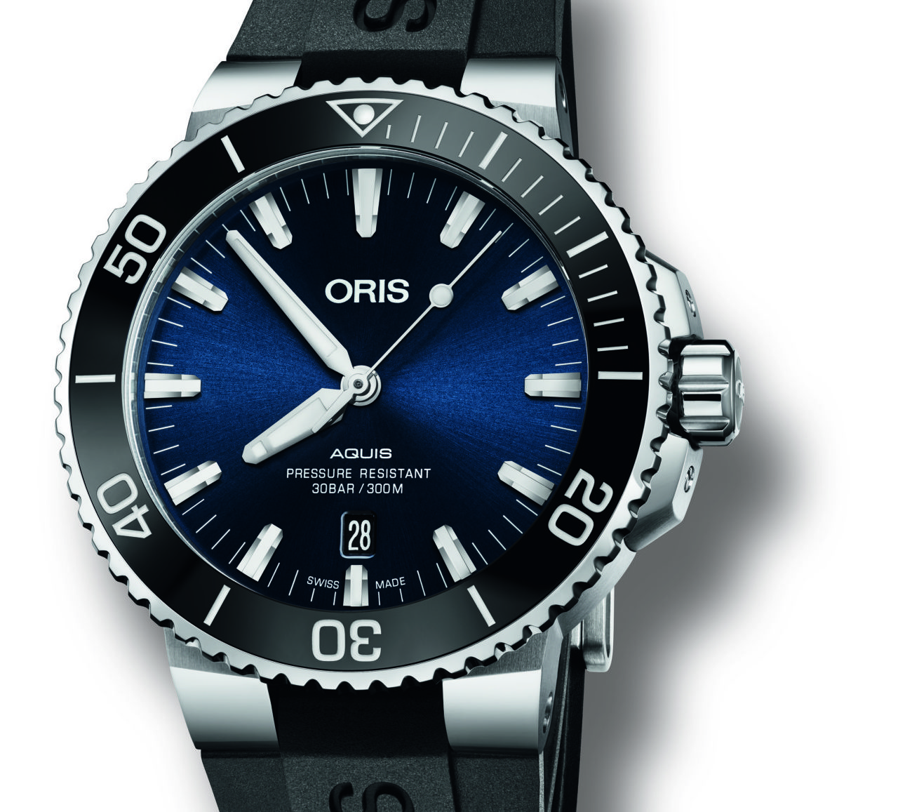The 2017 oris aquis date delivers practical enhancements with its uni-directional bezel now easier to grip thanks to a small gap introduced between the case and the body, allowing greater purchase.