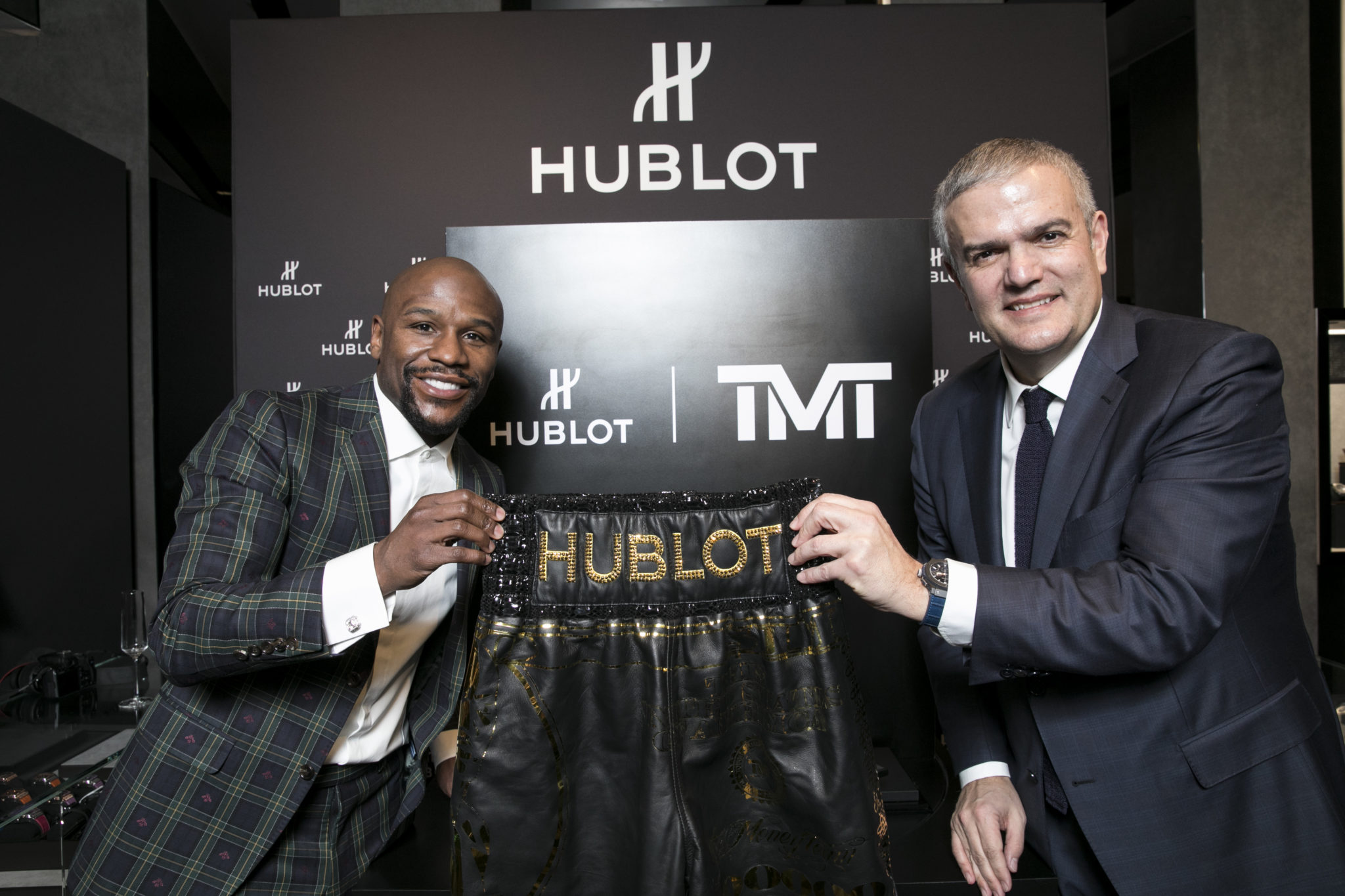 Floyd mayweather and ricardo guadalupe at hublot boutique crystals in las vegas 1