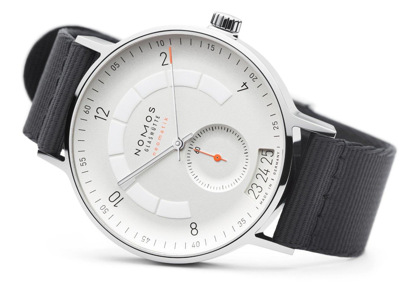 003 nomos autobahn neomatik 41 date spatial