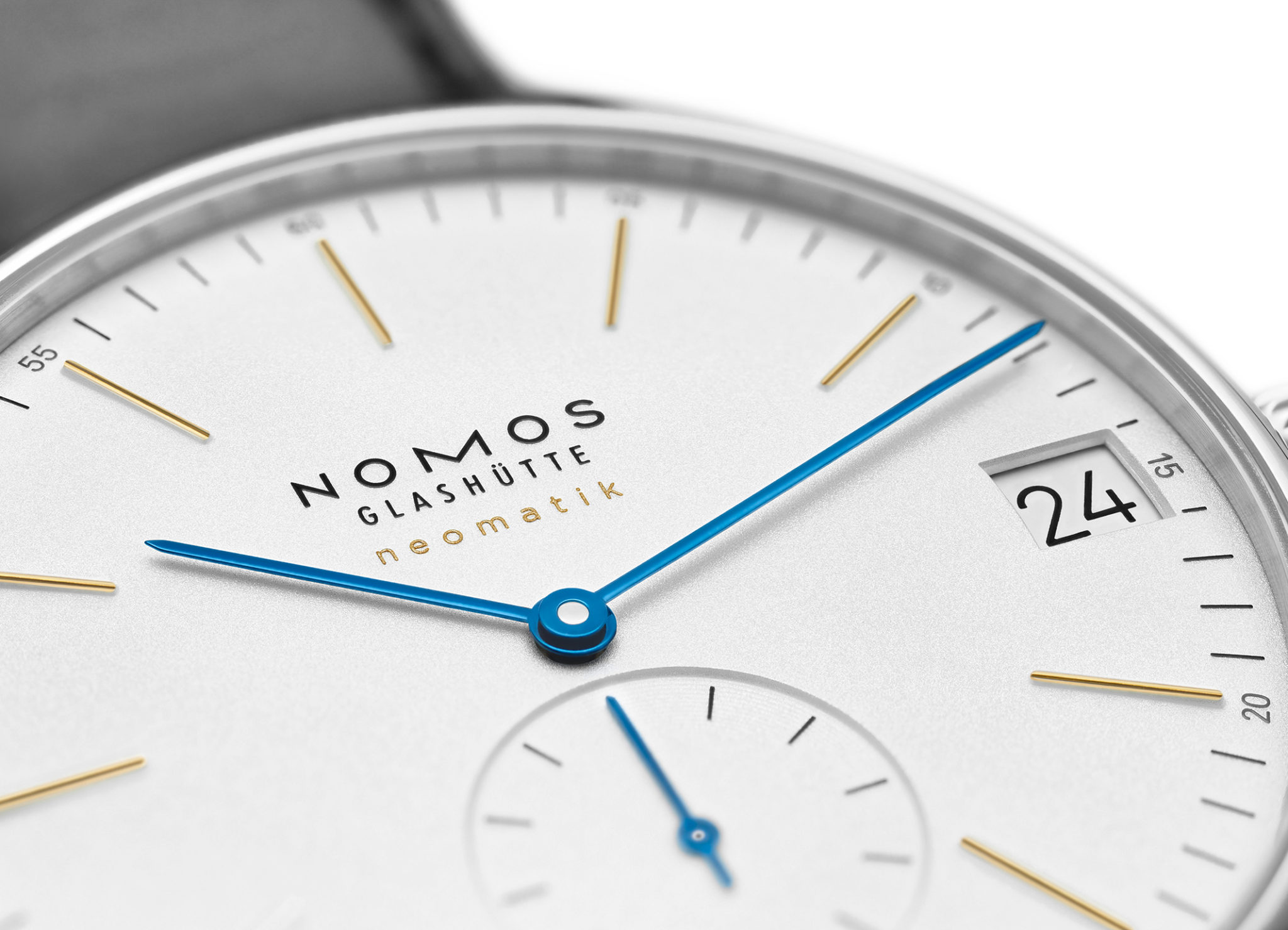 21 nomos orion neomatik 41 date detail dial