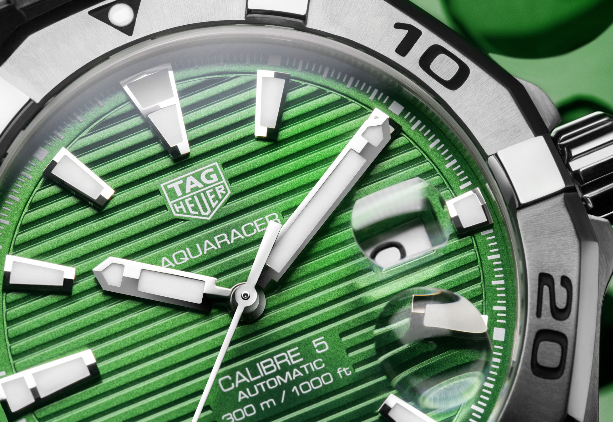 Tag heuer aquaracer green close