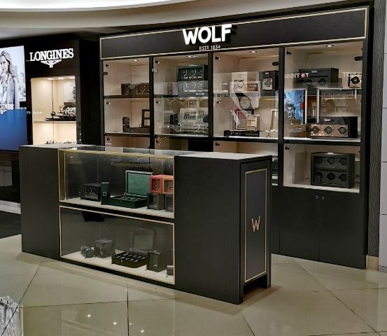 Wolf shop in shop