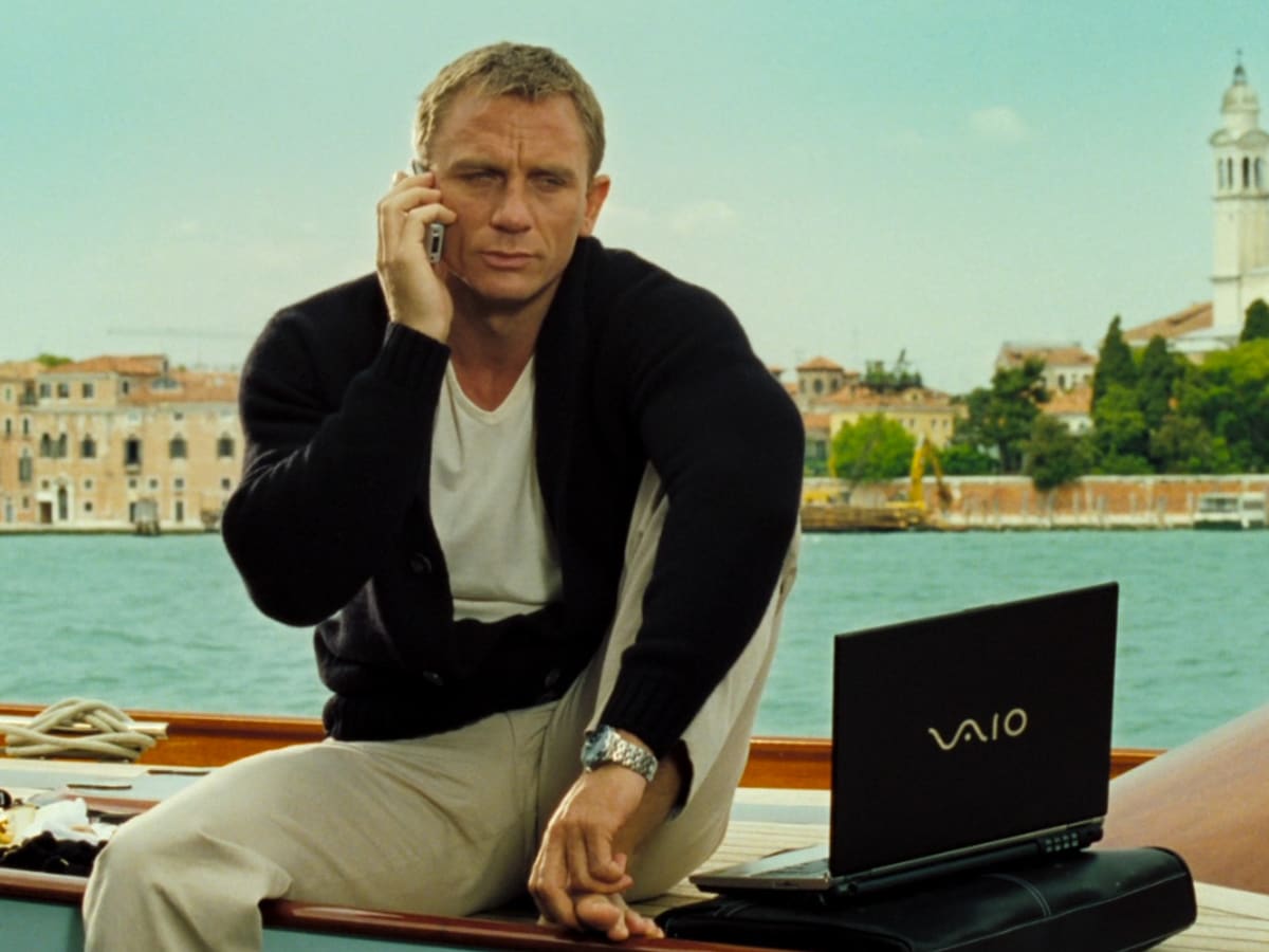 Daniel craig in seamaster diver 300m ref. 2220. 80. 00 credit alamay