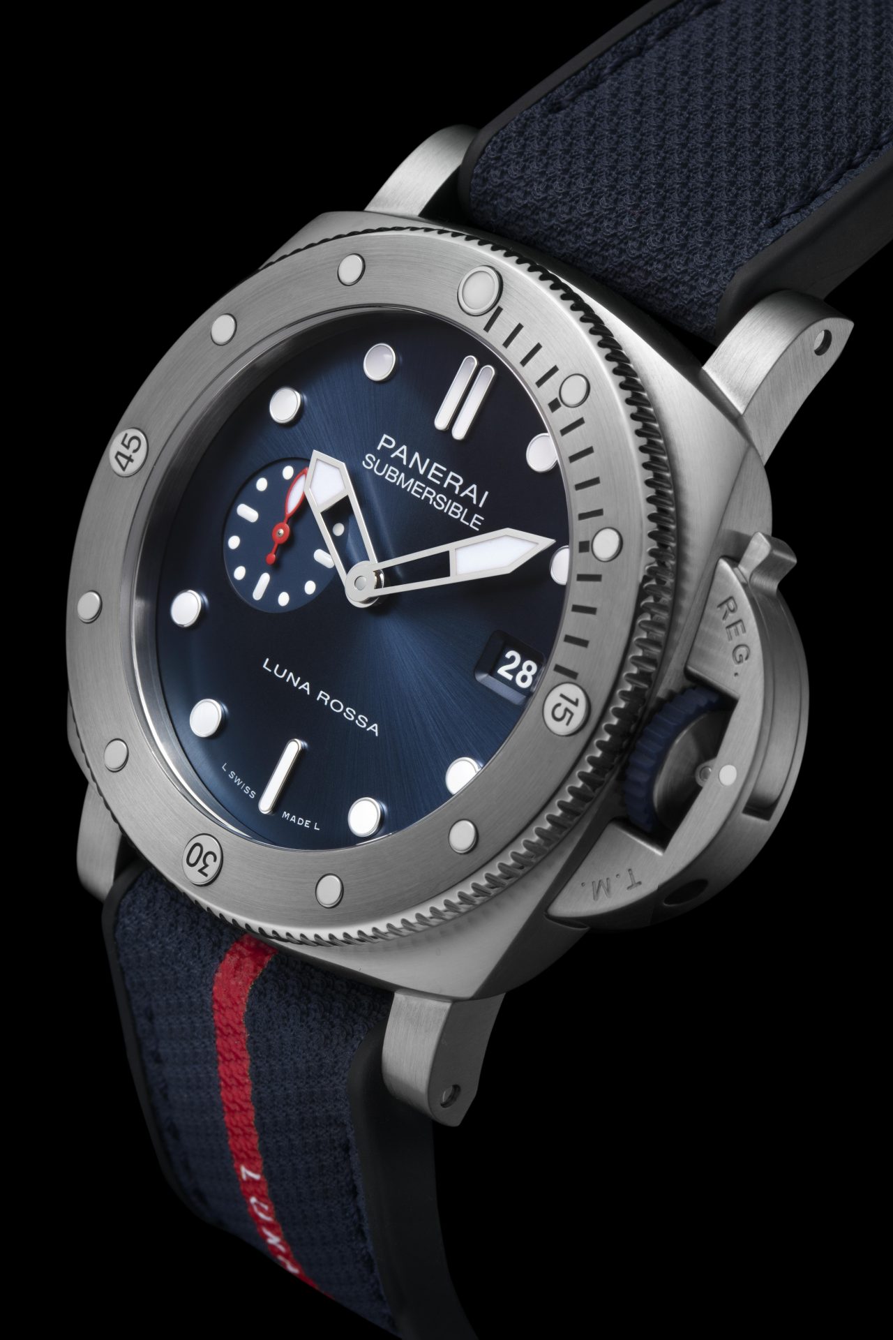 New panerai submersible quaranta quattro luna rossa ww embargo 2