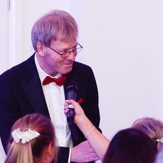 '这十几块积家手表估计价值 2000 到 3000 块