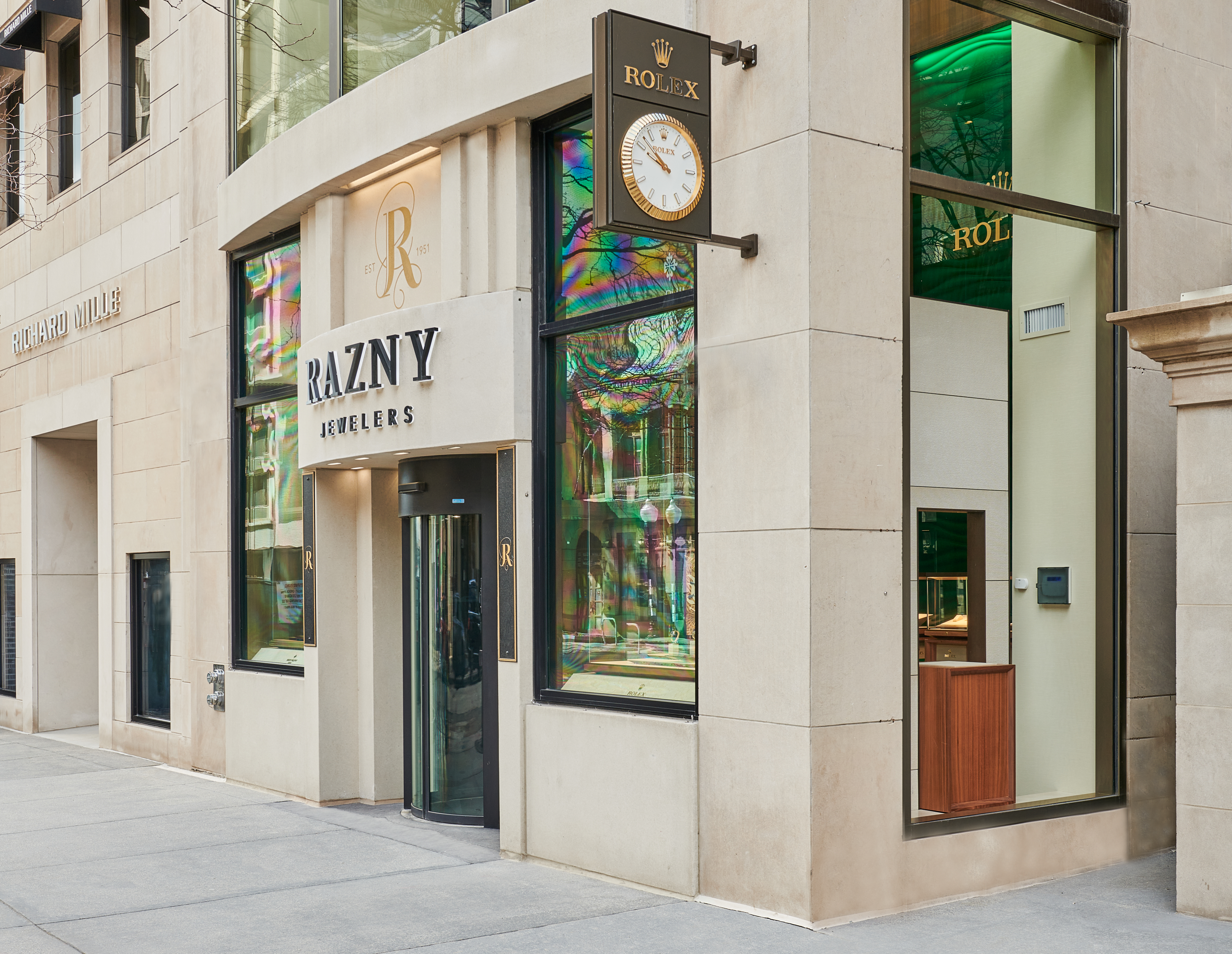 SHOWROOMS: Razny Jewelers, USA