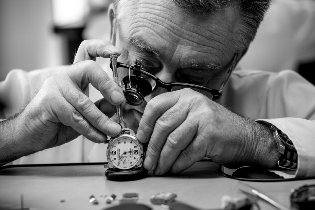 Watchfinder's new marketplace watchfinder co. Service centre 14 2mb