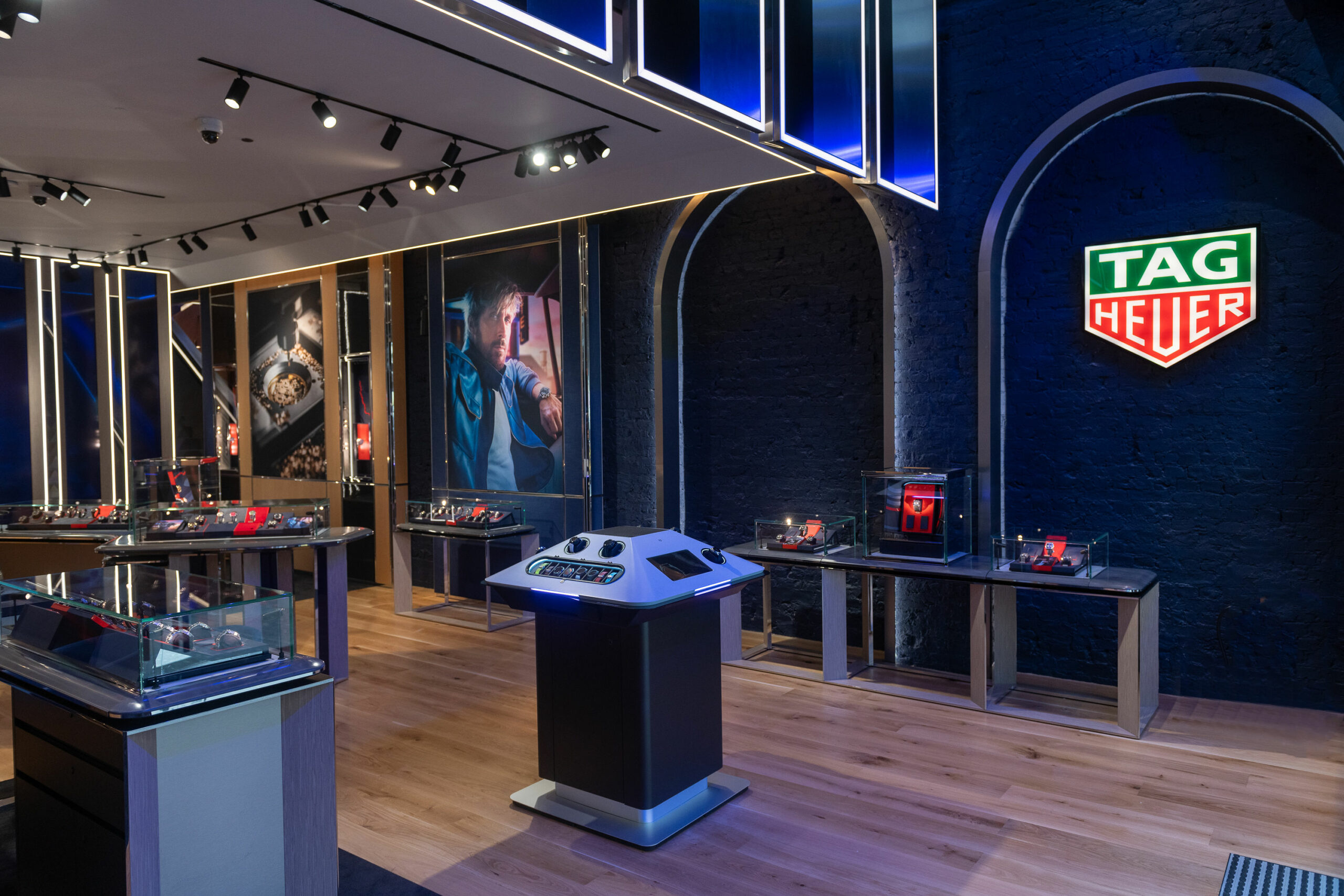 Tag heuer boutique oxford st 28012147 interior4 scaled 1