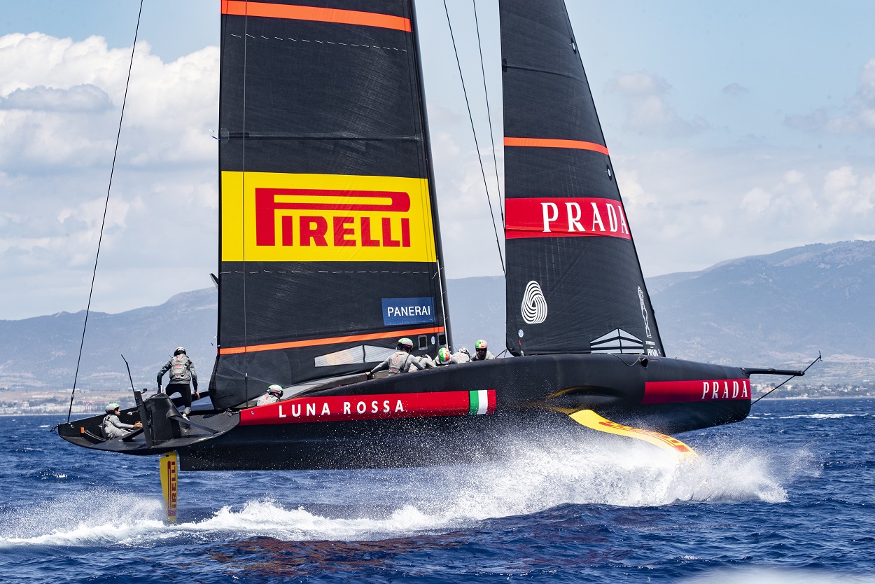 Luna rossa prada cup boat 1