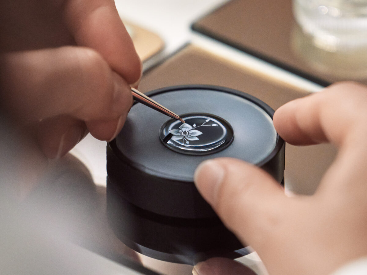 London craft week visitors invited to see jaeger-lecoultre demonstrate its miniature enamel art expertise