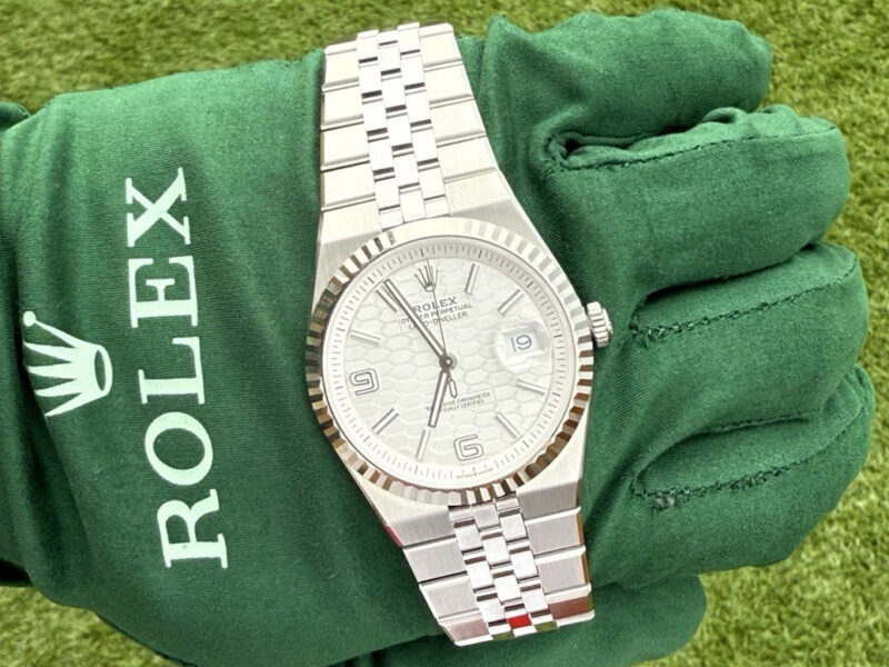 P6waPEiL Rolex Land Dweller for sale close up