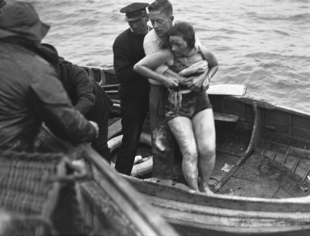 Rolex Mercedes Gleitze ends her Vindication Swim in the Channel on 21 October 1927 after 10h24mins Sothebys Important Watch Sale Nov 2025
