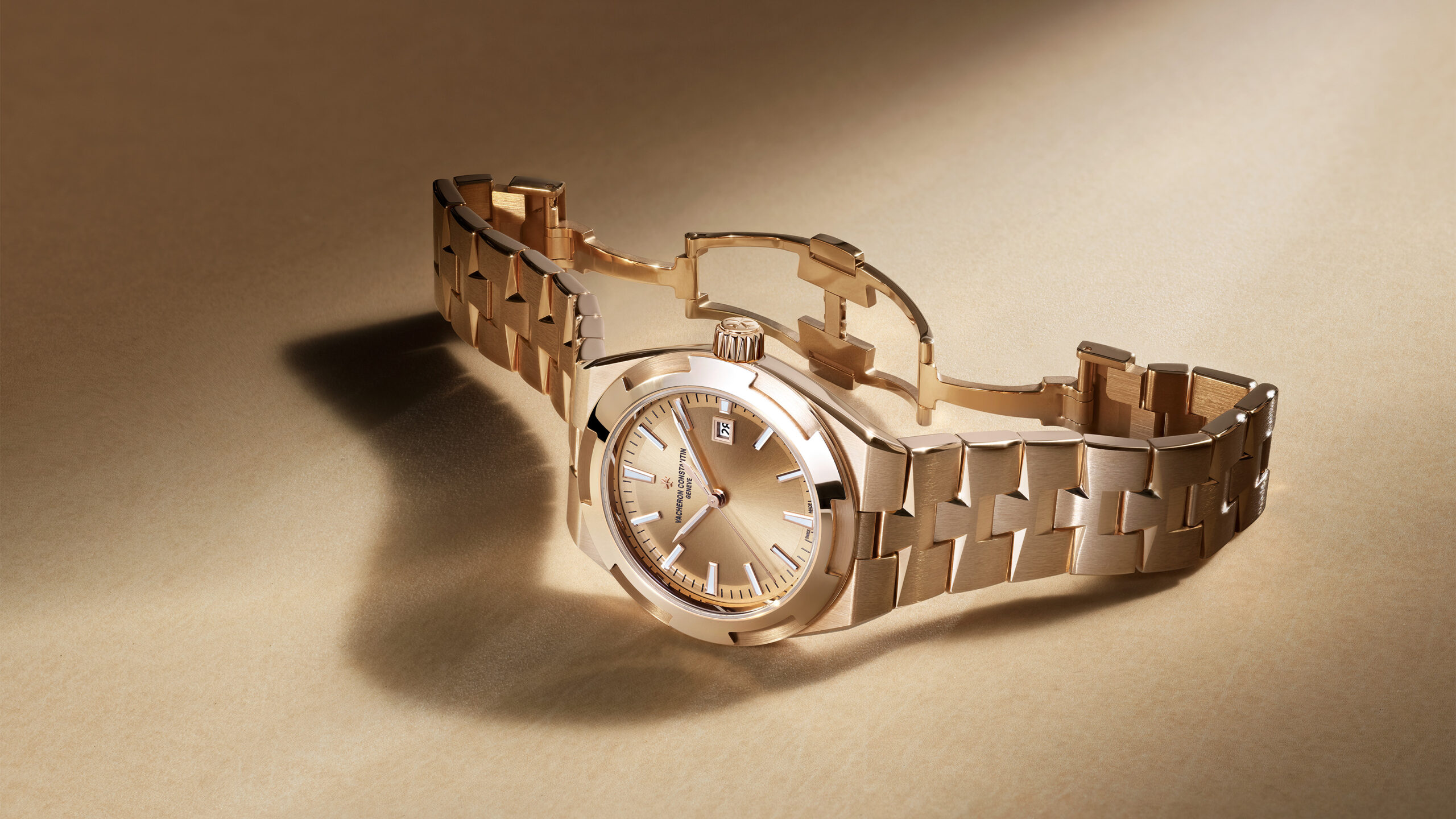 VACHERON CONSTANTIN ノベルティ(非売品) Vacheron Constantin's Overseas Just Got Smaller